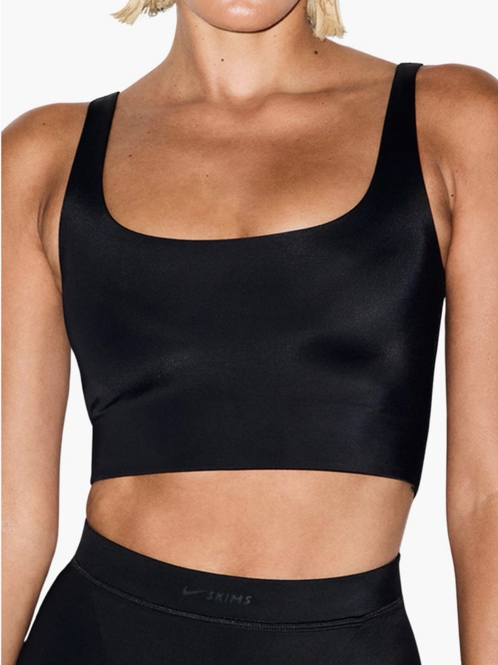 NikeSKIMS Shine Scoop Neck Bra - Longline